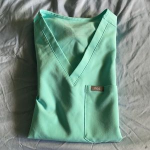 Aqua XXS Figs scrub top